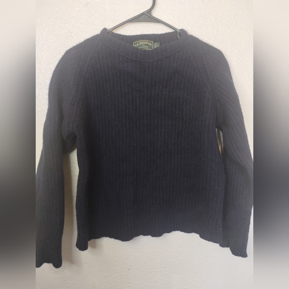 C.C. Filson Co. 100% lambswool crewneck knit sweater